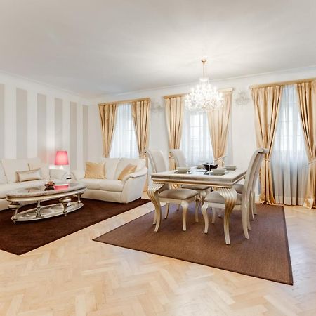Charles Bridge Royal Apartment - Castle District Prague Extérieur photo