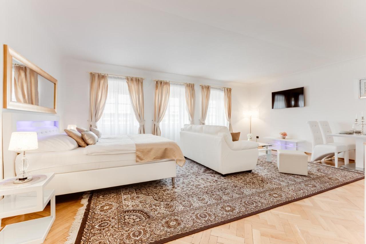 Charles Bridge Royal Apartment - Castle District Prague Extérieur photo