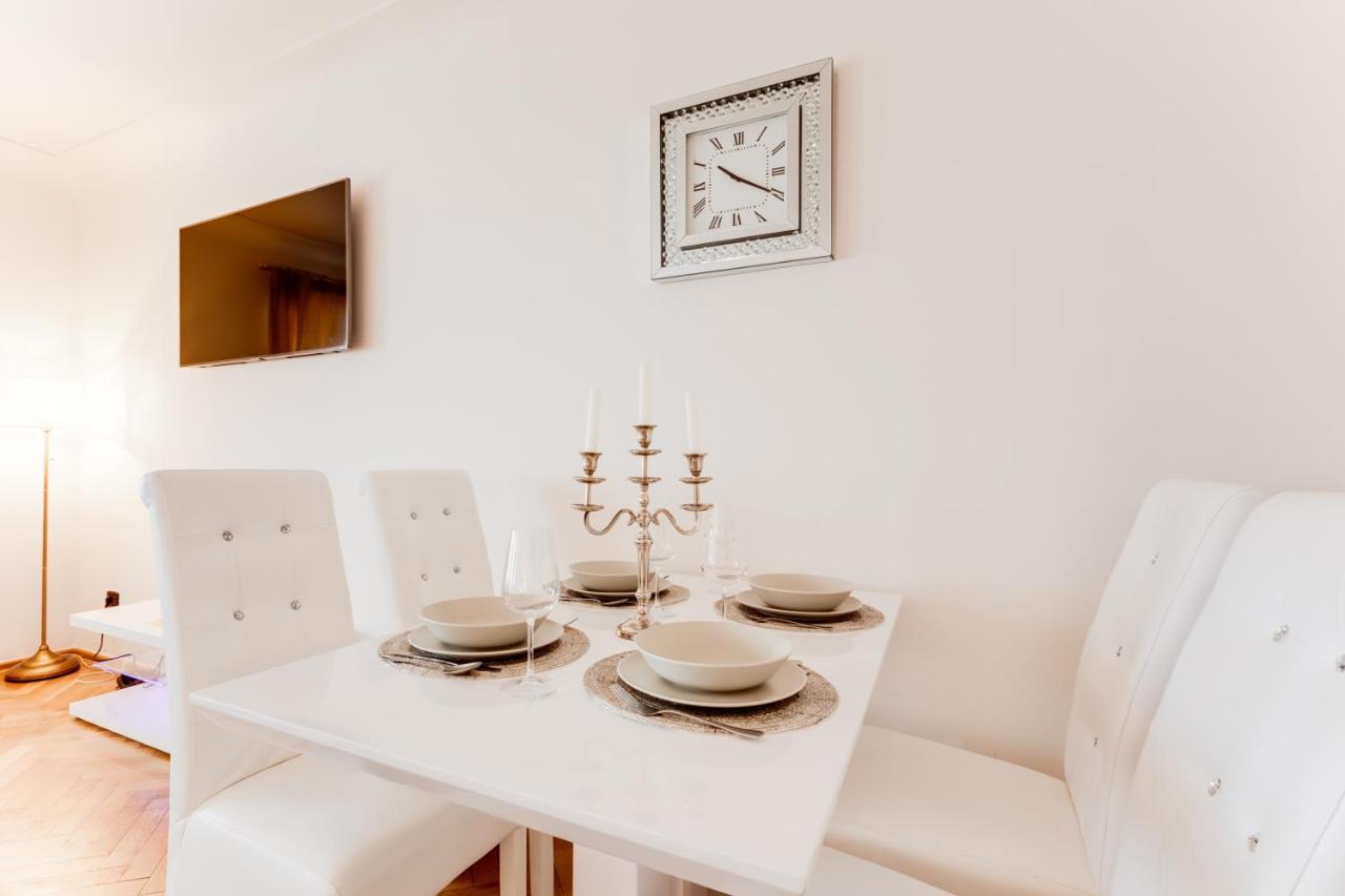 Charles Bridge Royal Apartment - Castle District Prague Extérieur photo
