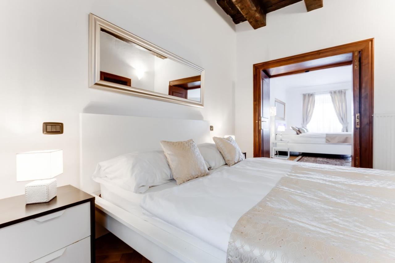 Charles Bridge Royal Apartment - Castle District Prague Extérieur photo