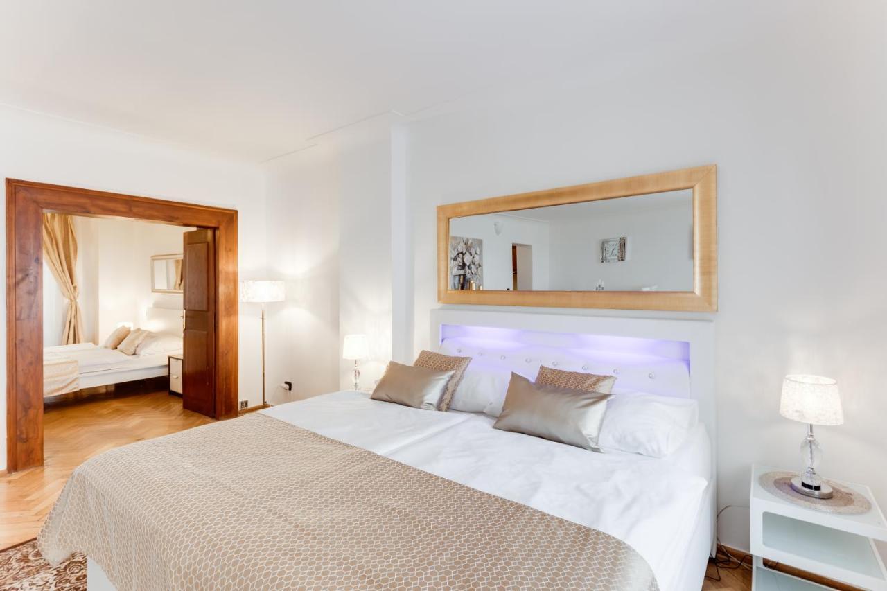 Charles Bridge Royal Apartment - Castle District Prague Extérieur photo