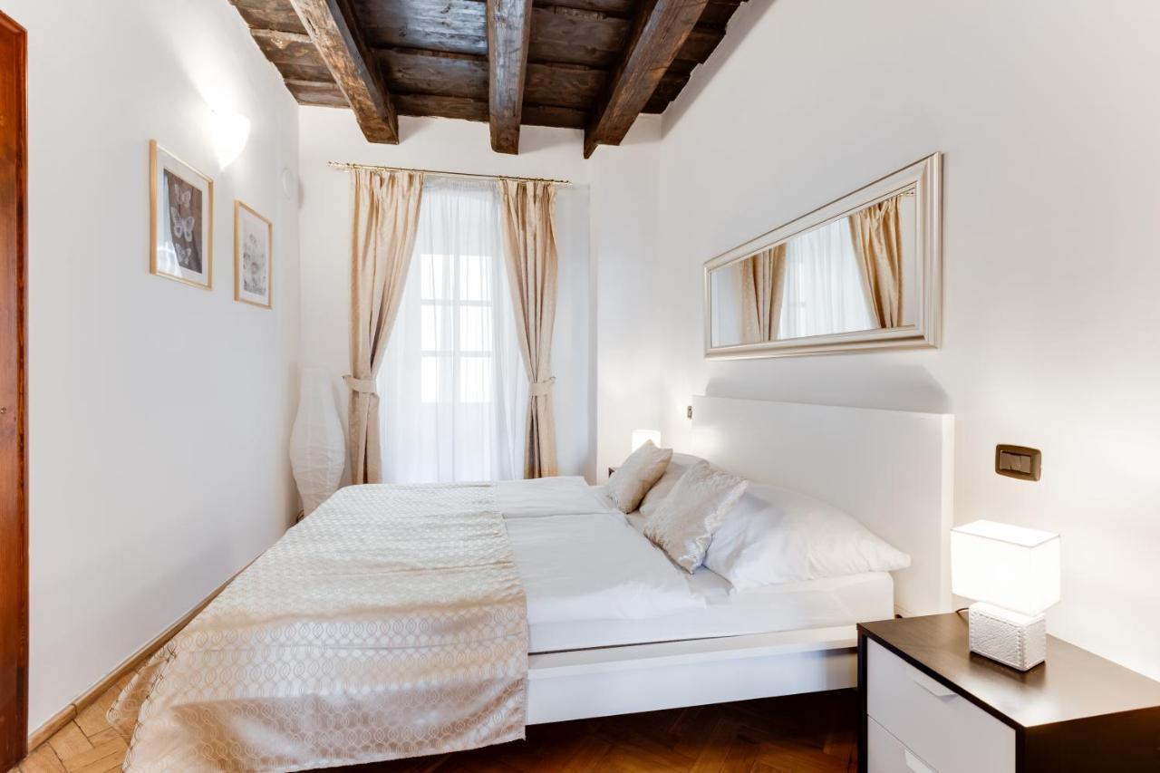 Charles Bridge Royal Apartment - Castle District Prague Extérieur photo