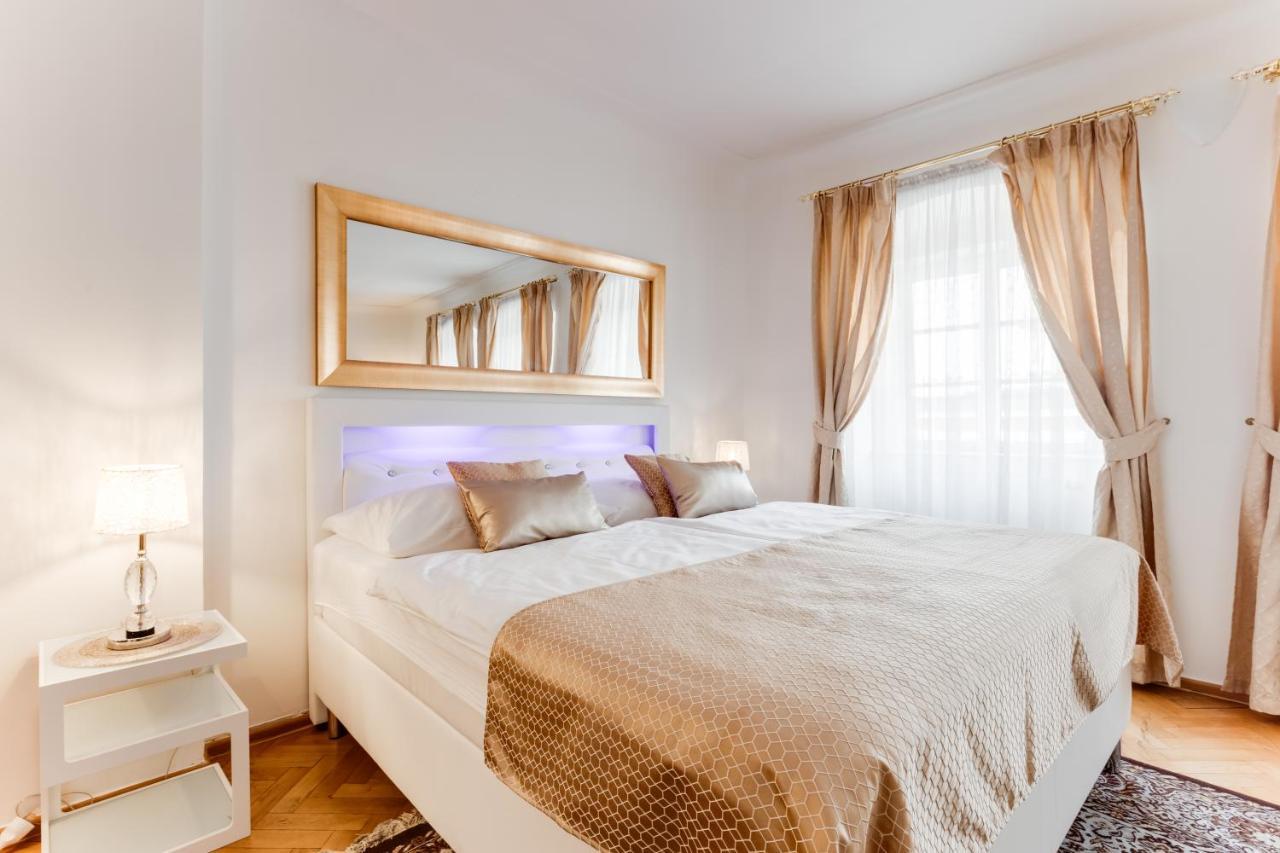 Charles Bridge Royal Apartment - Castle District Prague Extérieur photo