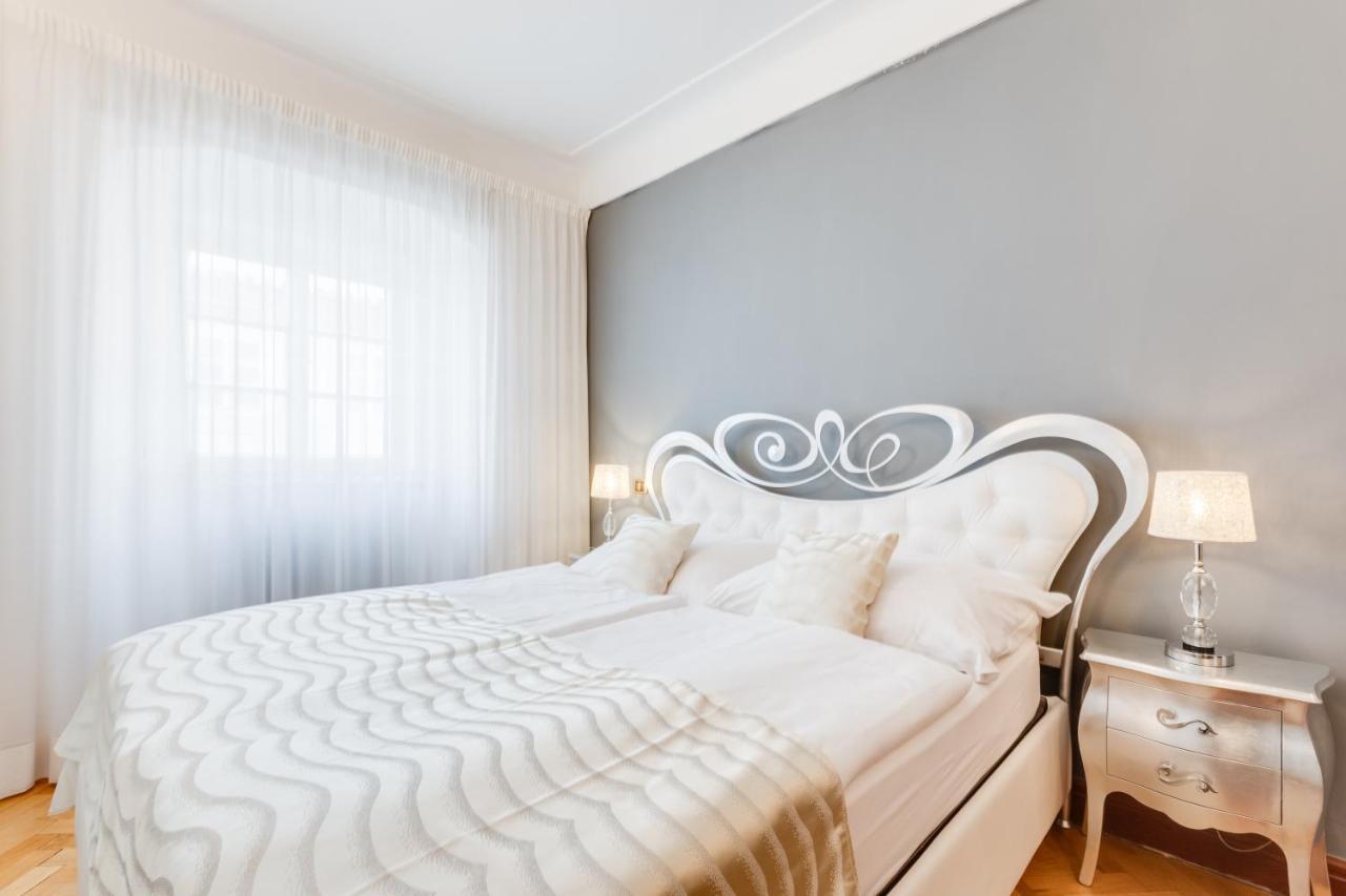 Charles Bridge Royal Apartment - Castle District Prague Extérieur photo