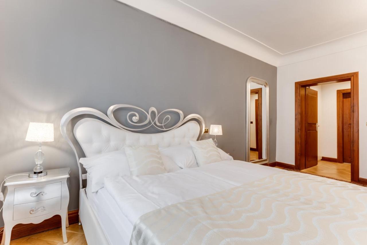 Charles Bridge Royal Apartment - Castle District Prague Extérieur photo