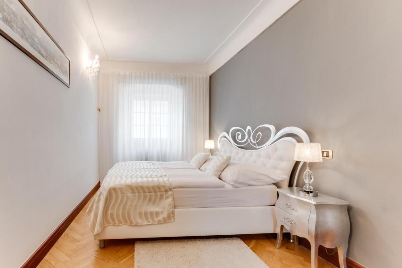Charles Bridge Royal Apartment - Castle District Prague Extérieur photo