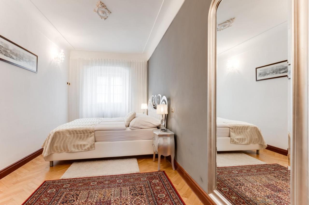 Charles Bridge Royal Apartment - Castle District Prague Extérieur photo