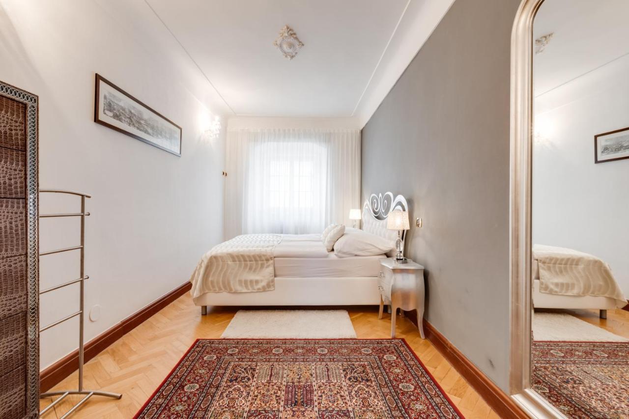 Charles Bridge Royal Apartment - Castle District Prague Extérieur photo