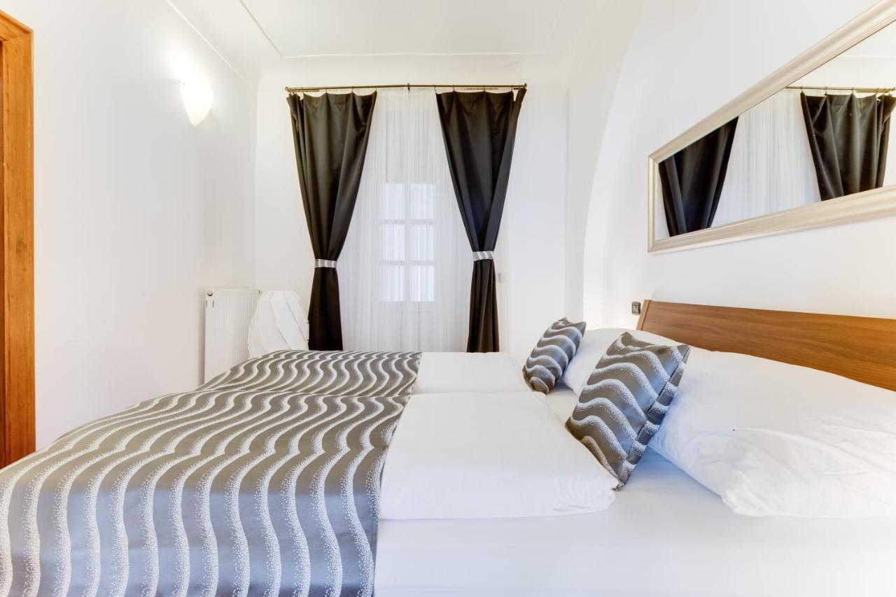 Charles Bridge Royal Apartment - Castle District Prague Extérieur photo