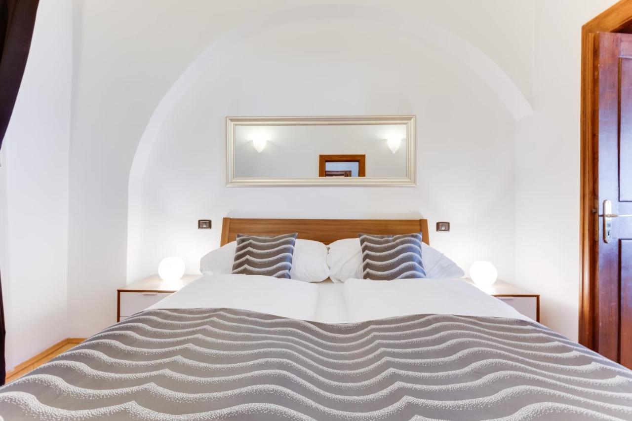 Charles Bridge Royal Apartment - Castle District Prague Extérieur photo