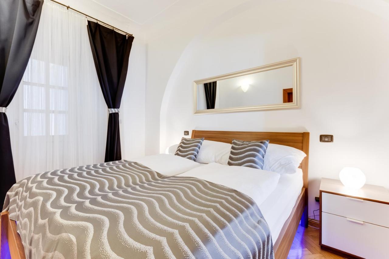 Charles Bridge Royal Apartment - Castle District Prague Extérieur photo